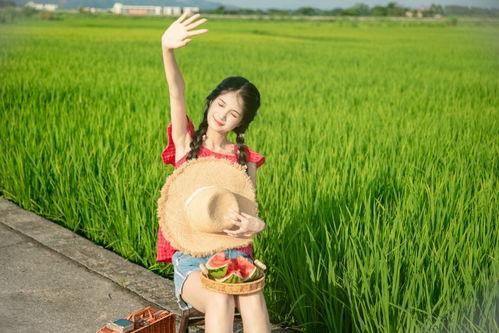 夏天吃瓜人像摄影,捕捉清凉时光的美好瞬间