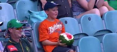 义乌小男孩吃瓜,一瓜成名，瓜香四溢