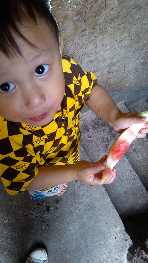 喜欢弟弟吃瓜,弟弟的吃瓜日常