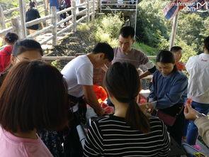 湖南吃瓜新郎,吃瓜成风引网友热议